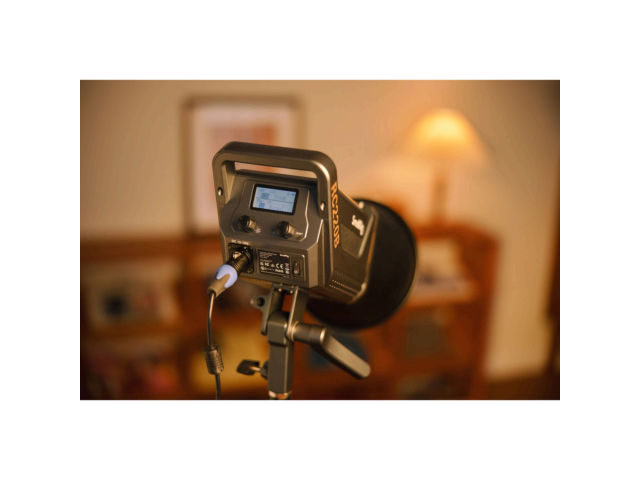 smallrig_3618_projecteur_cob_led_rc220d_daylight-4-34